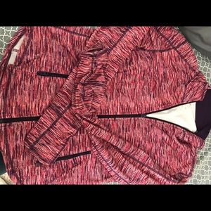 Athletic jacket w/thumb holes